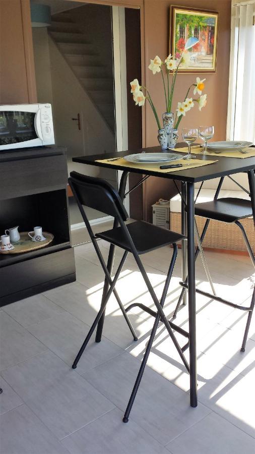 Chambre Privee Avec Salon, Garage Voiture, Velos, Motos Tourville-sur-Arques Bagian luar foto