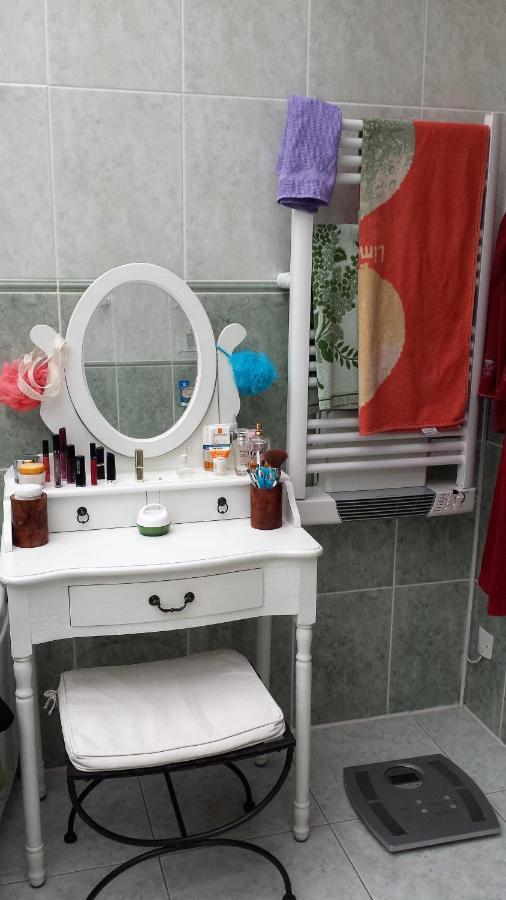 Chambre Privee Avec Salon, Garage Voiture, Velos, Motos Tourville-sur-Arques Bagian luar foto