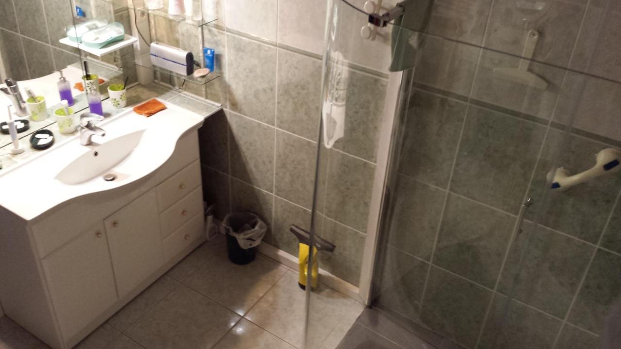 Chambre Privee Avec Salon, Garage Voiture, Velos, Motos Tourville-sur-Arques Bagian luar foto